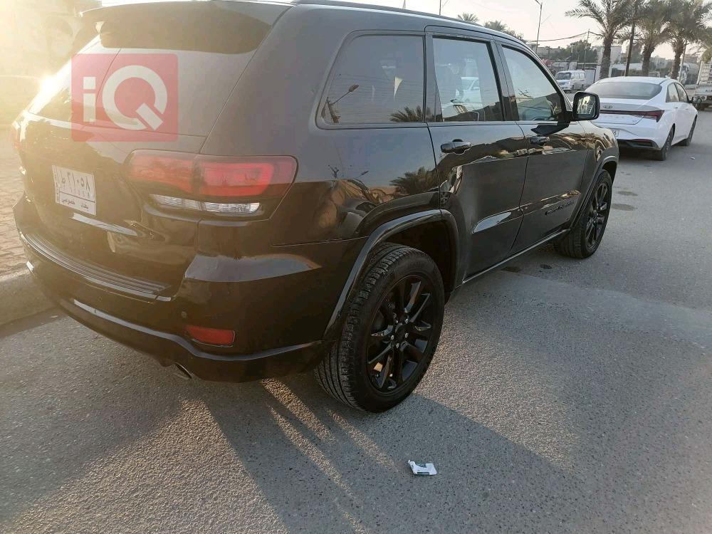 جیپ گراند شیرۆکی